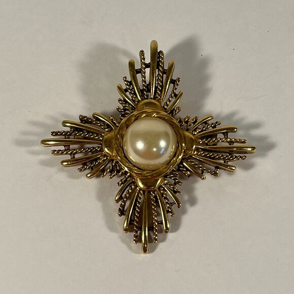 Pin Pendant Gold with Faux Pearl Ornate - Picture 1 of 2